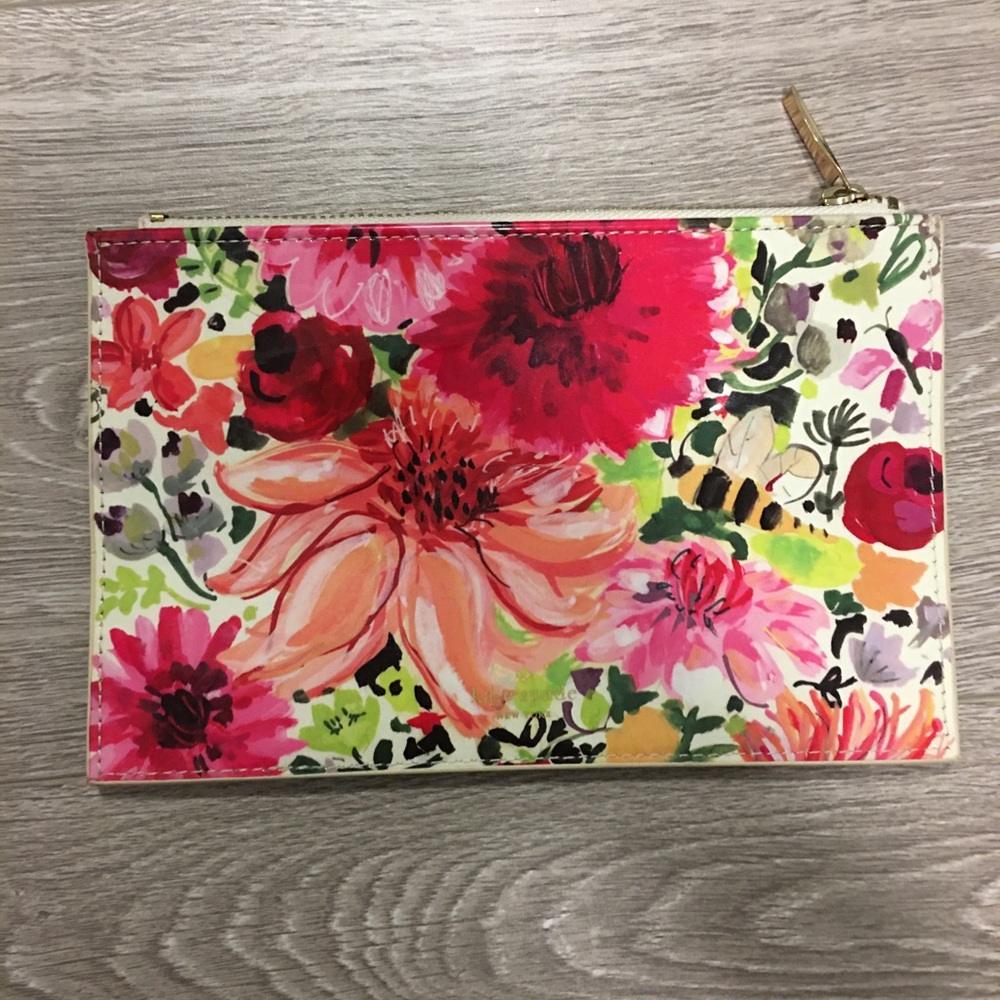 Beautiful Kate spade wristlet